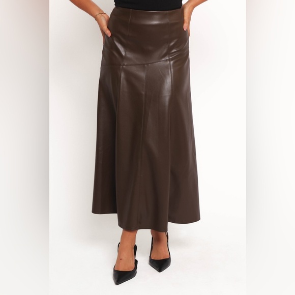 NWT Petal & Pup Haelee Faux Leather Skirt in Brown, Size 6 - Picture 2 of 11